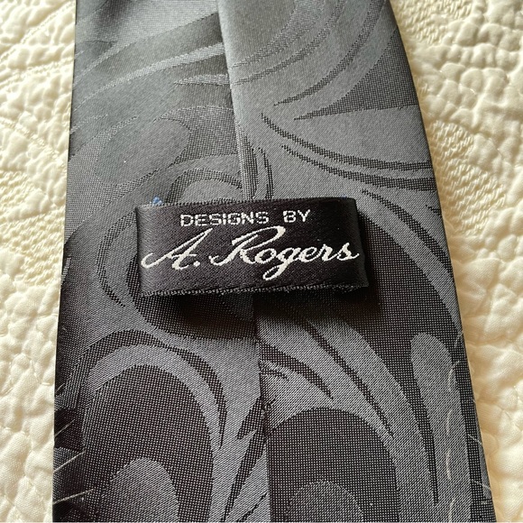 A. Rogers Polyester Golfing Necktie - Picture 2 of 4
